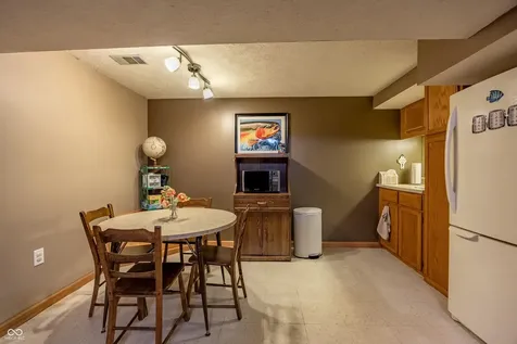 4009 E 57th Indianapolis IN 46220