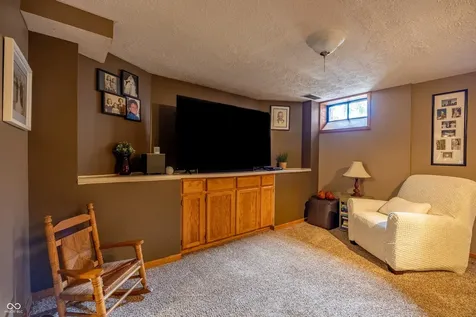 4009 E 57th Indianapolis IN 46220
