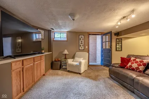 4009 E 57th Indianapolis IN 46220