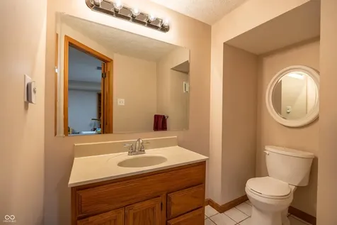 4009 E 57th Indianapolis IN 46220