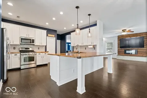 10375 Delphi Court Fishers IN 46038