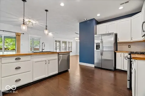 10375 Delphi Court Fishers IN 46038