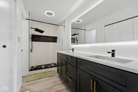 8425 Carthay Circle Fishers IN 46038