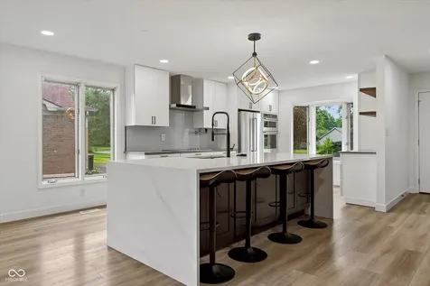 8425 Carthay Circle Fishers IN 46038