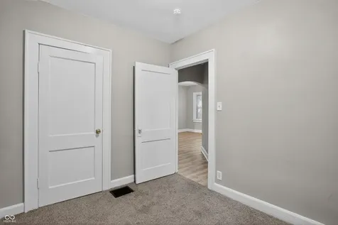 5123 Julian Avenue Indianapolis IN 46219