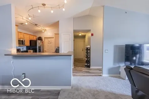 6239 Amber Creek Lane Indianapolis IN 46237