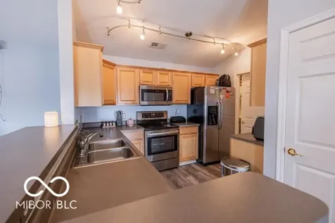 6239 Amber Creek Lane Indianapolis IN 46237
