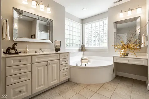 8071 Hopkins Lane Indianapolis IN 46250