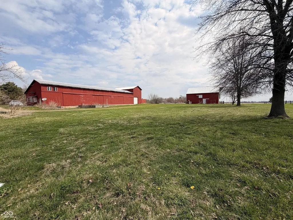 6475 N 300 E Whiteland IN 46184
