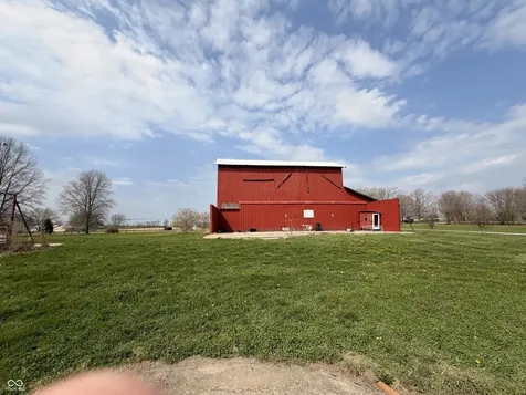 6475 N 300 E Whiteland IN 46184