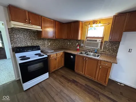 921 N 12th Street Elwood IN 46036