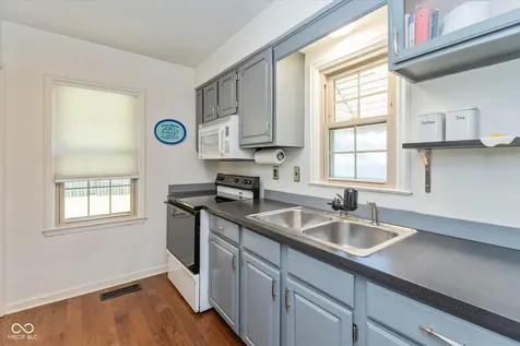 943 N Lesley Avenue Indianapolis IN 46219