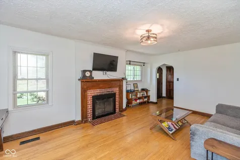 943 N Lesley Avenue Indianapolis IN 46219