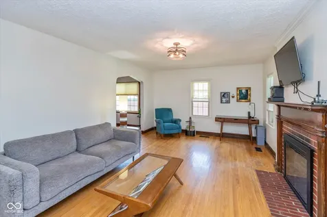 943 N Lesley Avenue Indianapolis IN 46219