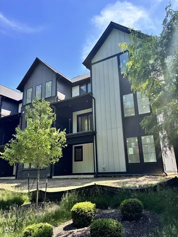 160 Midland Trace Loop Westfield IN 46074