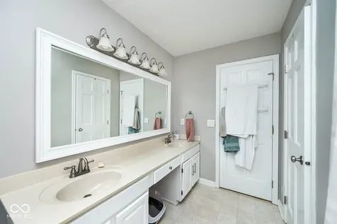 4826 Essex Court Carmel IN 46033
