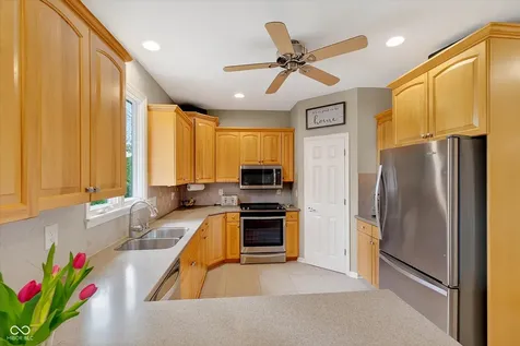 6633 Royal Oakland Place Indianapolis IN 46236