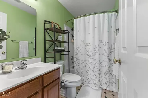 458 Gainesway Drive N Greenwood IN 46142