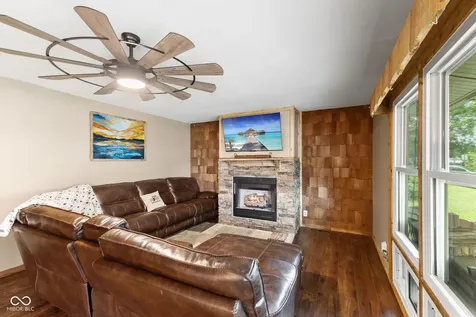 242 Hollybrook Drive Whiteland IN 46184