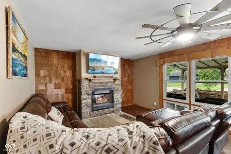 242 Hollybrook Drive Whiteland IN 46184