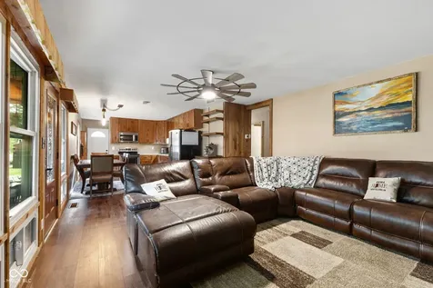 242 Hollybrook Drive Whiteland IN 46184