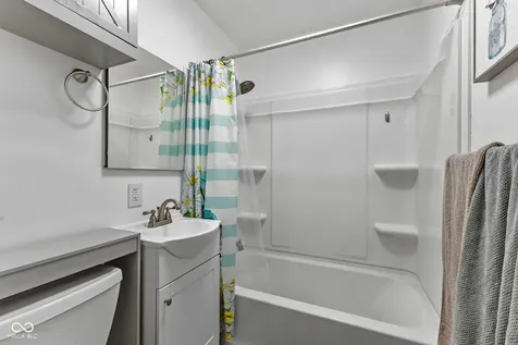 242 Hollybrook Drive Whiteland IN 46184