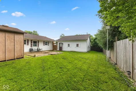 242 Hollybrook Drive Whiteland IN 46184