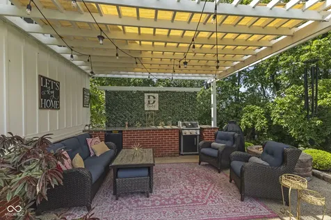 2418 Somerset Circle Franklin IN 46131