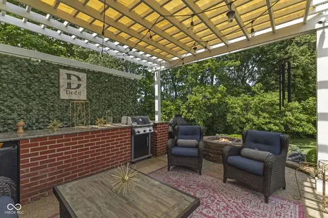 2418 Somerset Circle Franklin IN 46131