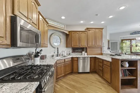 2418 Somerset Circle Franklin IN 46131