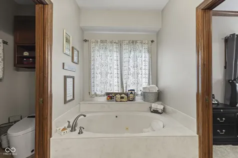 2418 Somerset Circle Franklin IN 46131