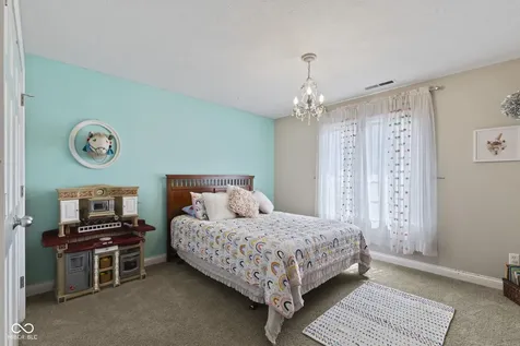 2418 Somerset Circle Franklin IN 46131