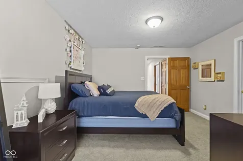 2418 Somerset Circle Franklin IN 46131