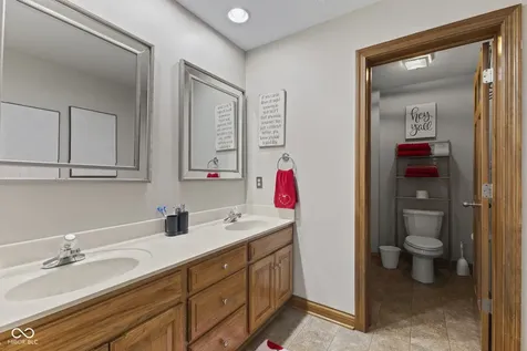 2418 Somerset Circle Franklin IN 46131