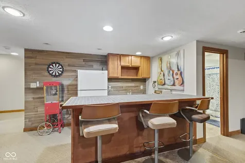 2418 Somerset Circle Franklin IN 46131