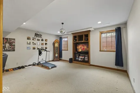 2418 Somerset Circle Franklin IN 46131