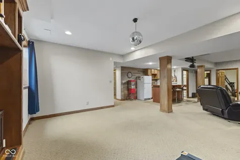 2418 Somerset Circle Franklin IN 46131