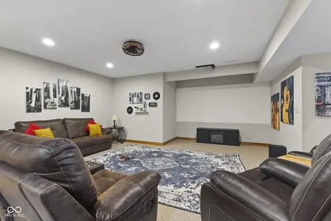 2418 Somerset Circle Franklin IN 46131