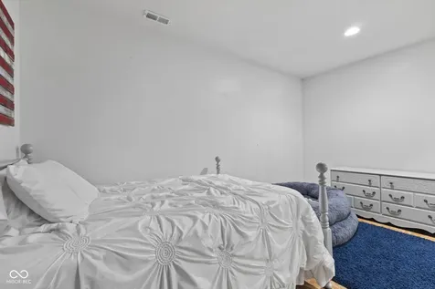 2418 Somerset Circle Franklin IN 46131