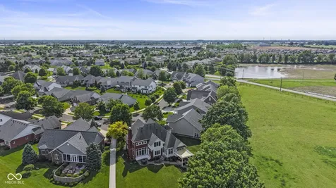 2418 Somerset Circle Franklin IN 46131