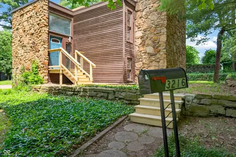3216 Sherwood Place Columbus IN 47203