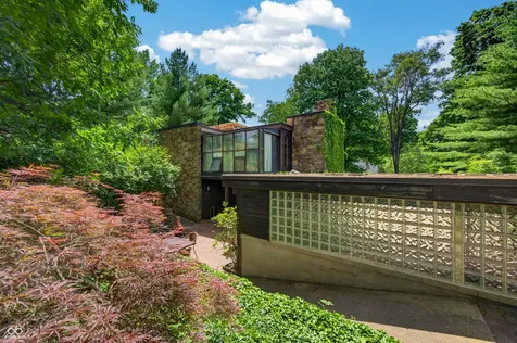 3216 Sherwood Place Columbus IN 47203
