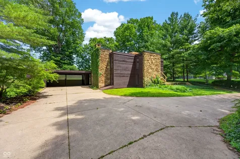 3216 Sherwood Place Columbus IN 47203