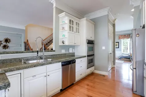 201 Manchester Drive Zionsville IN 46077