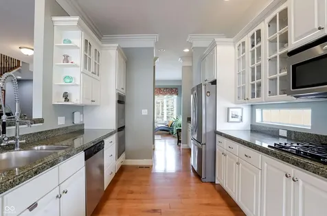 201 Manchester Drive Zionsville IN 46077