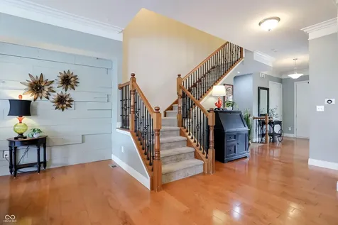 201 Manchester Drive Zionsville IN 46077