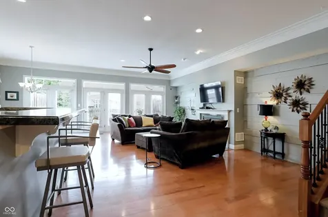 201 Manchester Drive Zionsville IN 46077