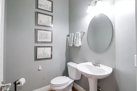 201 Manchester Drive Zionsville IN 46077