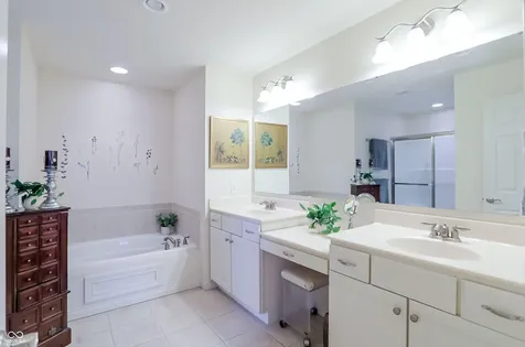 201 Manchester Drive Zionsville IN 46077