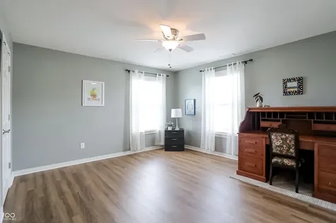 201 Manchester Drive Zionsville IN 46077